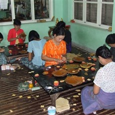 Mandalay - gold leaf workshop