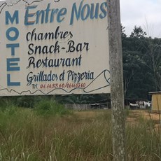 Motel Entre Nous, Lalara