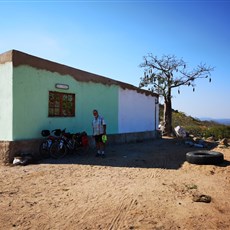 Catengue to Benguela - soft drink stop