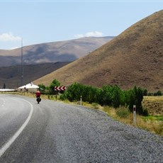 Between Muradiye and Çaldiran