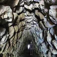 Hattuşa - ceremonial tunnel under Sphinx gate