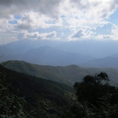 Between Phou Khoun and Kiu Kacham