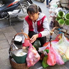 Hanoi Old Quarter - street breakfast