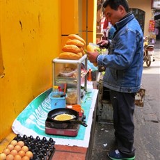 Hanoi Old Quarter - street breakfast
