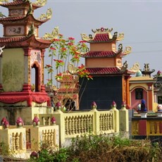 Between Haiphong and Thai Binh - civilian cemetery