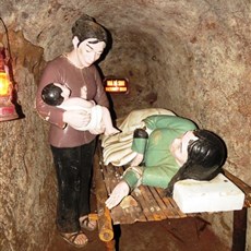 Vinh Moc tunnels - 17 babies born underground