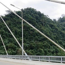 Dakrong Bridge