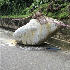 Hai Van Pass - rock in road