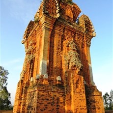 Between Hoai Nhon and Binh Dinh - Cham temple