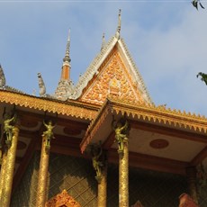 Pagoda between Neak Leuong and Phnom Penh