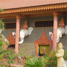Pagoda between Neak Leuong and Phnom Penh