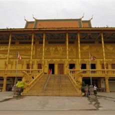 Leaving Phnom Penh - pagoda 1