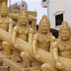 Leaving Phnom Penh - pagoda 1