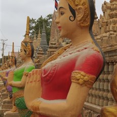 Leaving Phnom Penh - pagoda 2