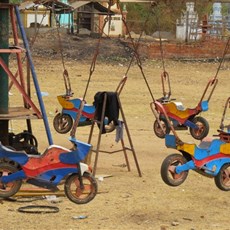 Between Skun and Kampong Thom - roundabout